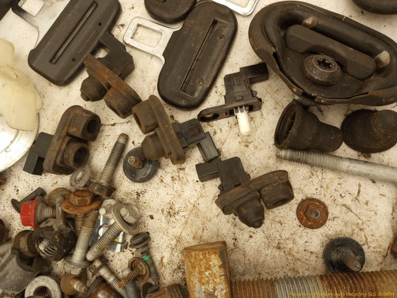 Hummer H3 Dismantling Hardware Fasteners Bolts & Nuts