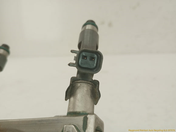 Saab 9-3 Fuel Rail With Fuel Injectors