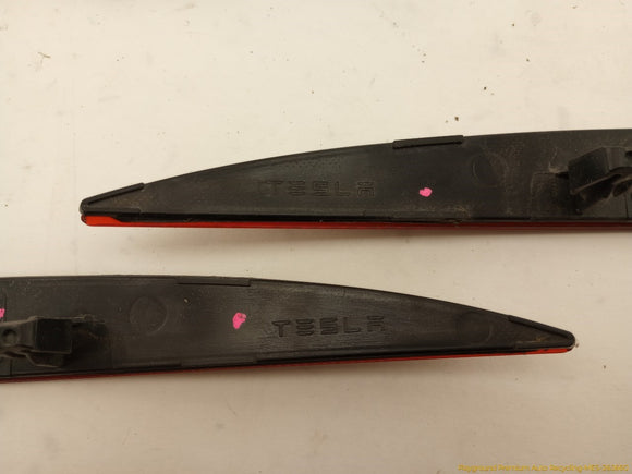 Tesla Model Y Pair Of Rear Bumper Reflectors