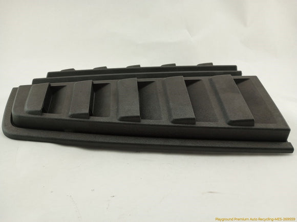 Hummer H2 Pair Of Upper Tail Light Vent Grille Trim