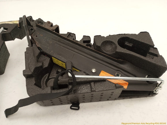 Porsche Cayenne Vehicle Jack & Tools Kit