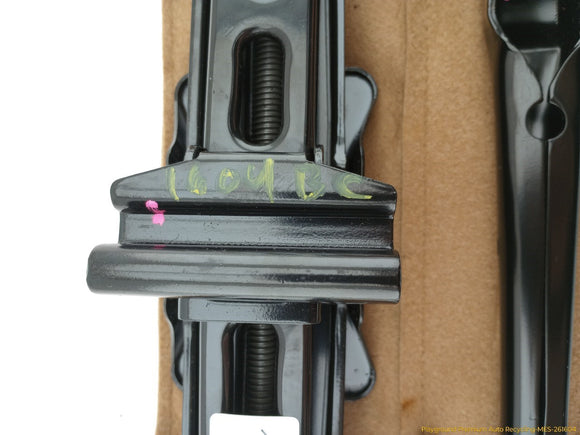 Lincoln MKT Vehicle Jack & Tools Kit