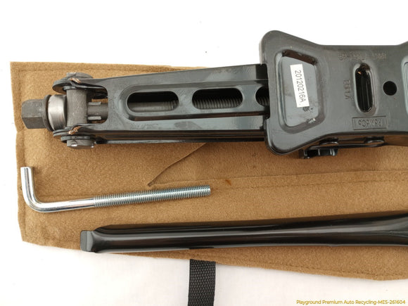 Lincoln MKT Vehicle Jack & Tools Kit
