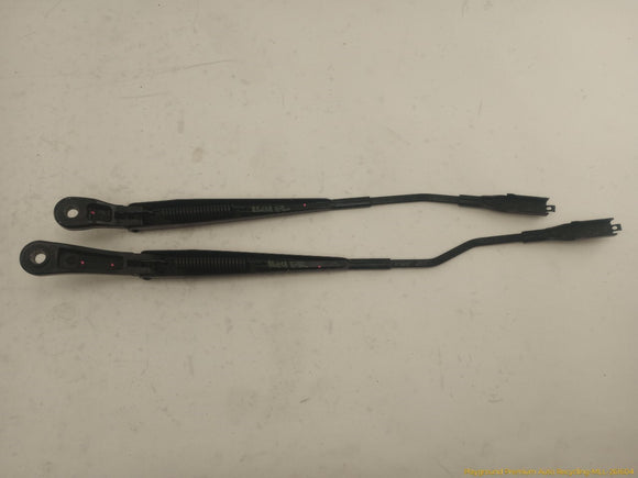 Lincoln MKT Pair Of Windshield Wiper Arms