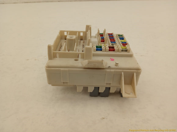 Cadillac CTS Engine Fuse Box