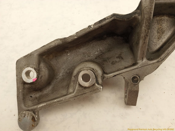 Cadillac CTS Front Right Engine Mount Bracket