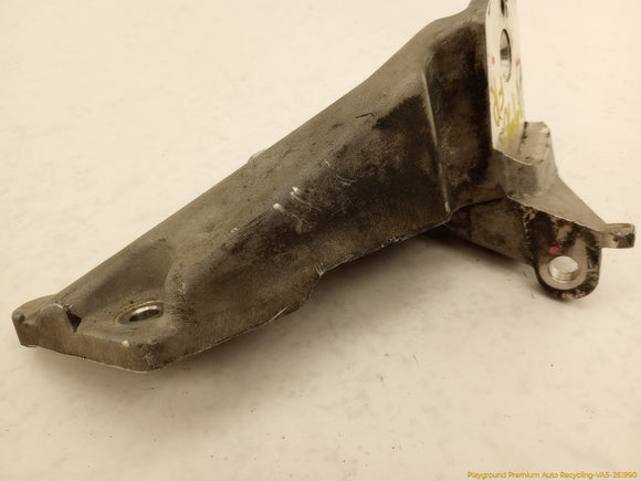 Cadillac CTS Front Right Engine Mount Bracket