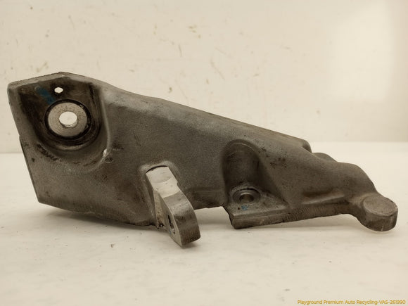 Cadillac CTS Front Right Engine Mount Bracket