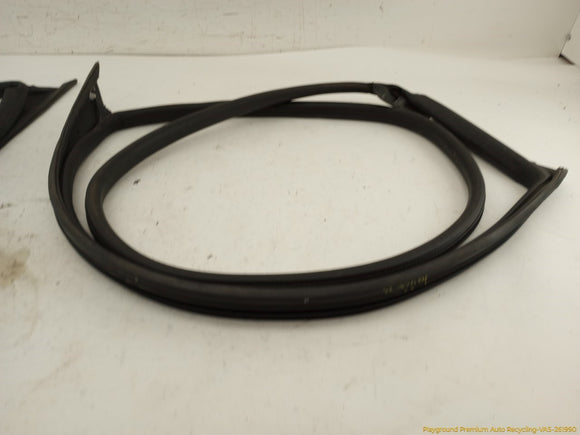 Cadillac CTS Pair Of Front Door Glass Window Weatherstrip