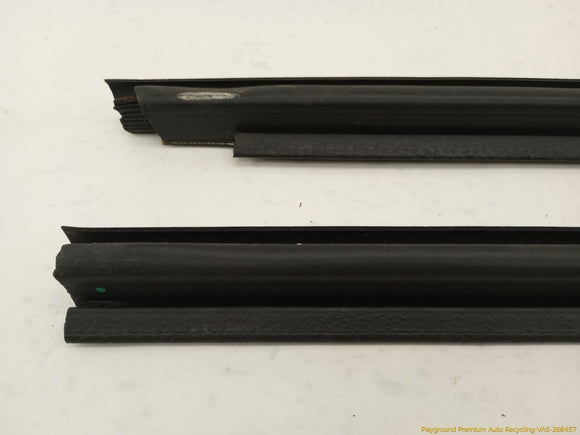 Cadillac CTS Pair of Front Door Inner Window Belt Weatherstrip Seals