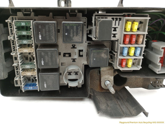 Volvo XC70 Engine Fuse Box