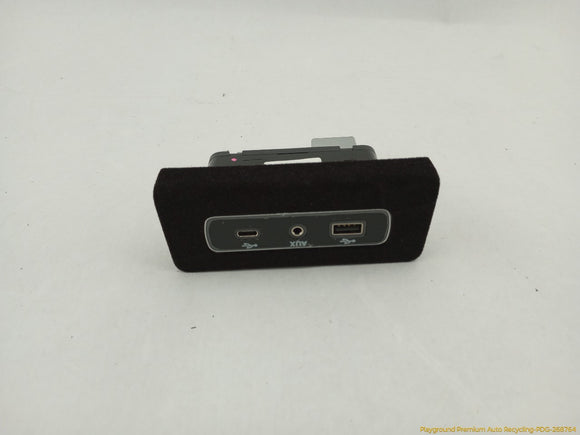 Alfa Romeo Stelvio Center Console USB & AUX Port