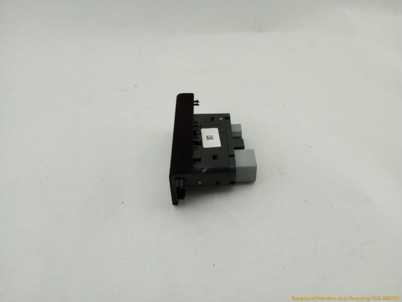 Alfa Romeo Stelvio Center Console USB & AUX Port