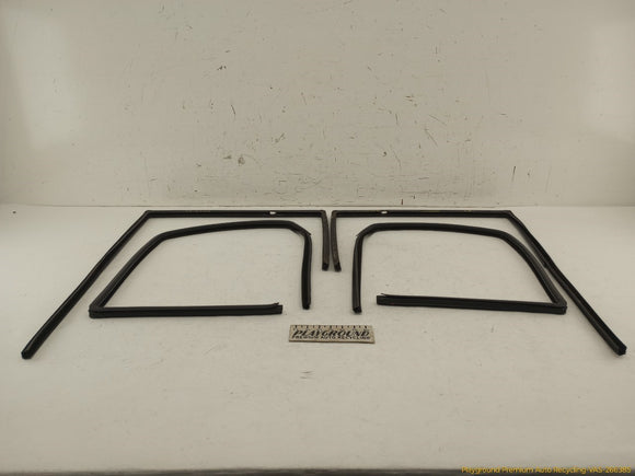 Jeep Cherokee Set Of Door Window Glass Run Seal Weatherstrips