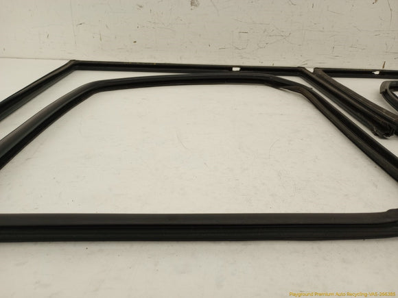 Jeep Cherokee Set Of Door Window Glass Run Seal Weatherstrips
