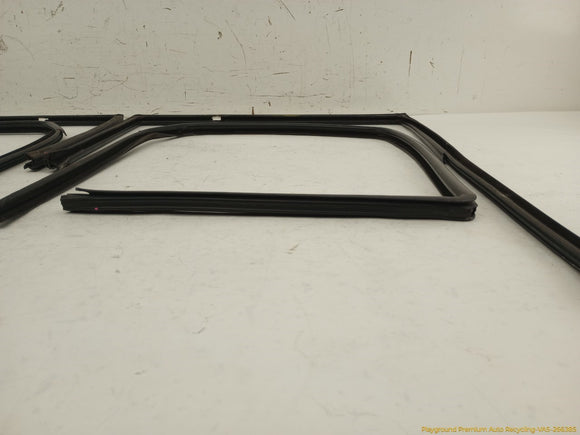 Jeep Cherokee Set Of Door Window Glass Run Seal Weatherstrips