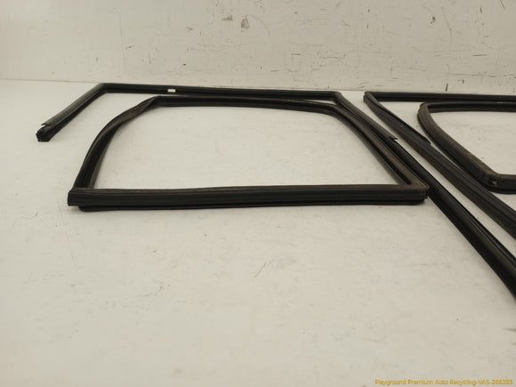 Jeep Cherokee Set Of Door Window Glass Run Seal Weatherstrips