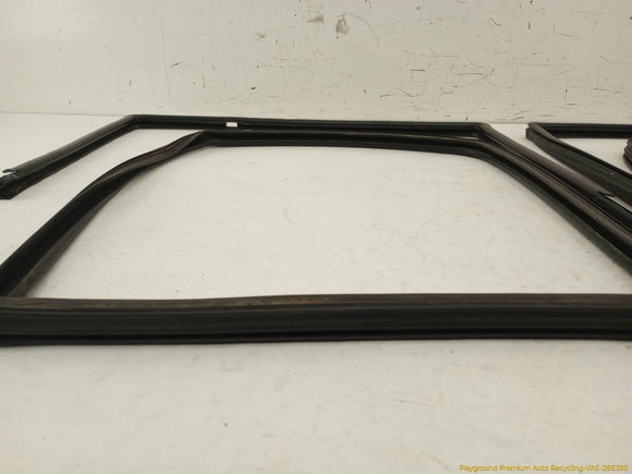 Jeep Cherokee Set Of Door Window Glass Run Seal Weatherstrips