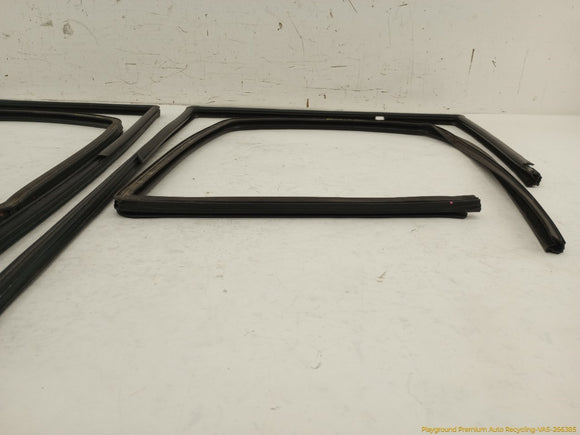 Jeep Cherokee Set Of Door Window Glass Run Seal Weatherstrips