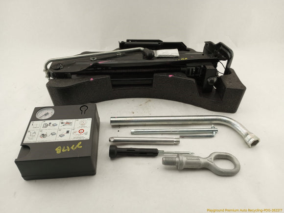 Porsche Cayenne Vehicle Jack & Tools Kit