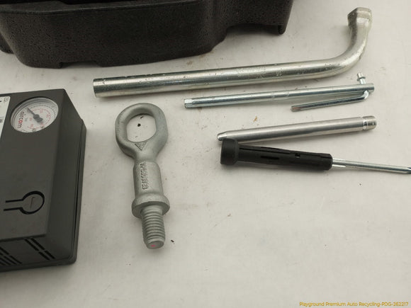 Porsche Cayenne Vehicle Jack & Tools Kit