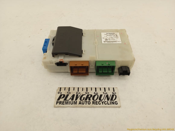 Volvo XC70 Engine Fuse Box