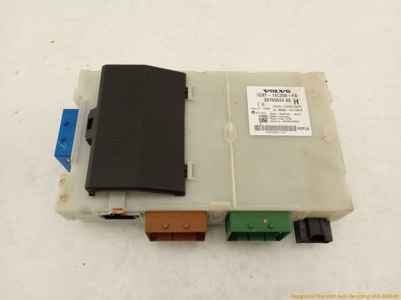 Volvo XC70 Engine Fuse Box