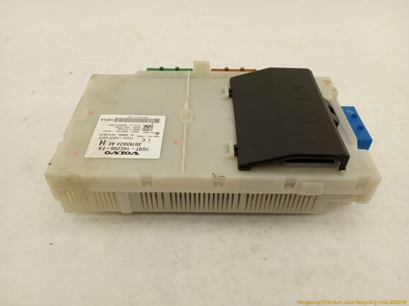 Volvo XC70 Engine Fuse Box