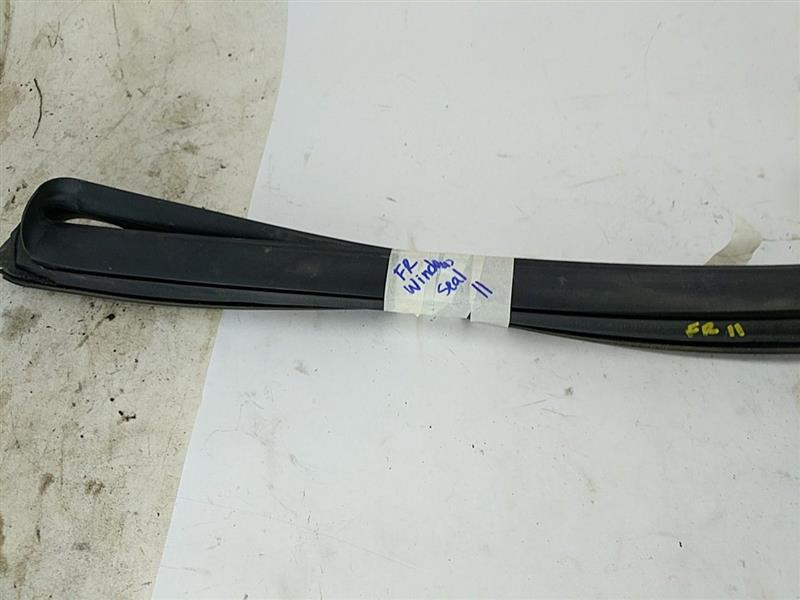 Maserati Quattroporte Front Right Passenger Side Door Weather Seals