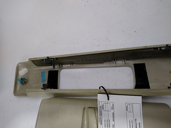 Land Rover Discovery Left Side B-Pillar Trim Panel