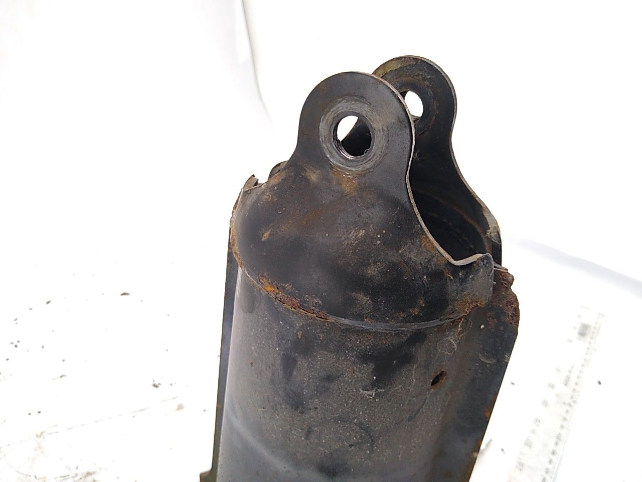 Land Rover Discovery Front Left Shock Tower