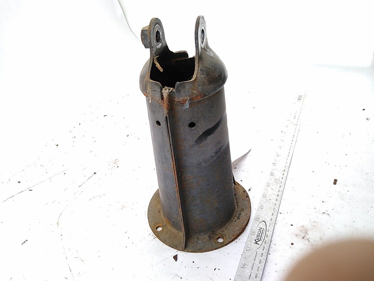 Land Rover Discovery Front Right Shock Tower