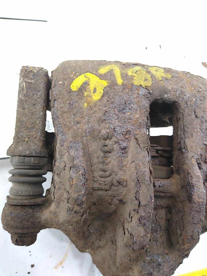 Land Rover Discovery Back Right Brake Caliper