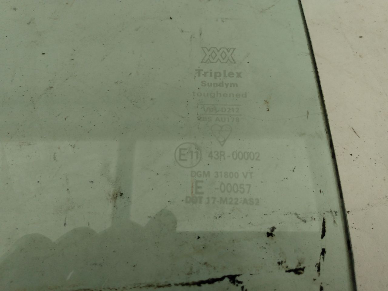 Jaguar XJS Front Left Door Glass - 0