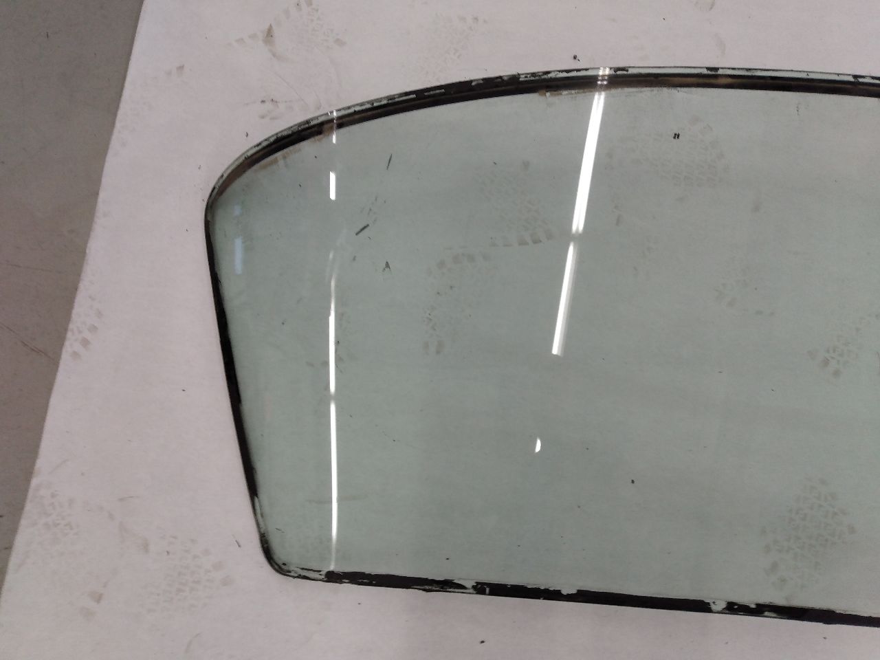 Land Rover Discovery Windshield Glass
