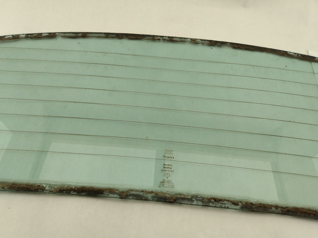 Jaguar XJS Rear Windshield Glass