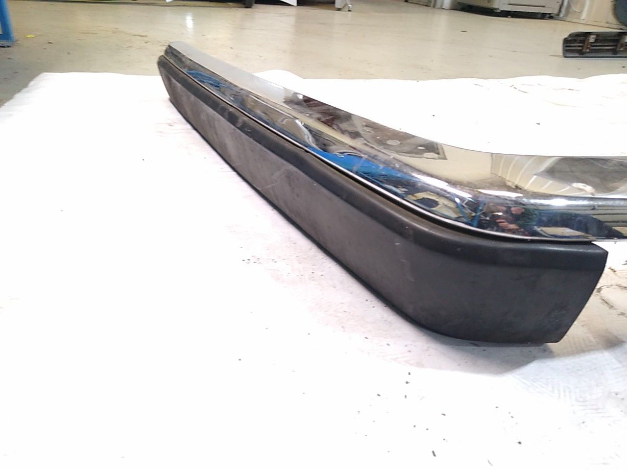 Jaguar XJS Back Top Bumper Assembly - 0