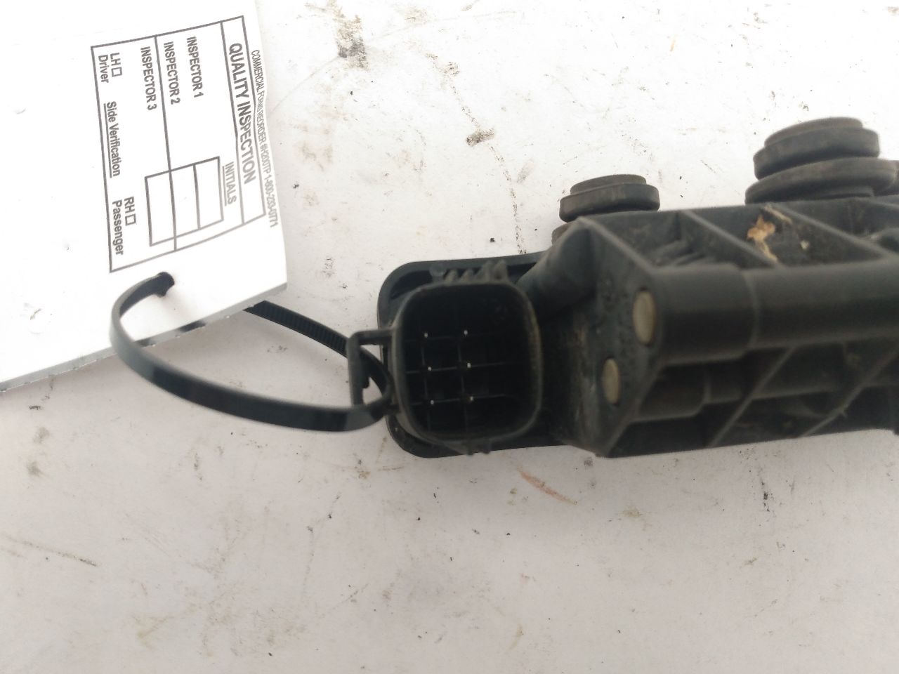 Land Rover LR3 Front Air Suspension Valve Block