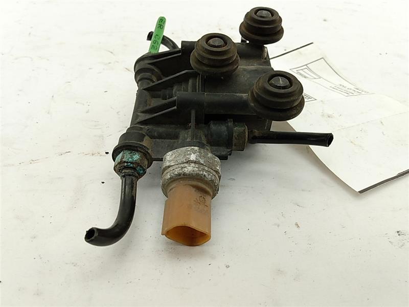 Land Rover LR3 Air Suspension Reservoir Valve Block