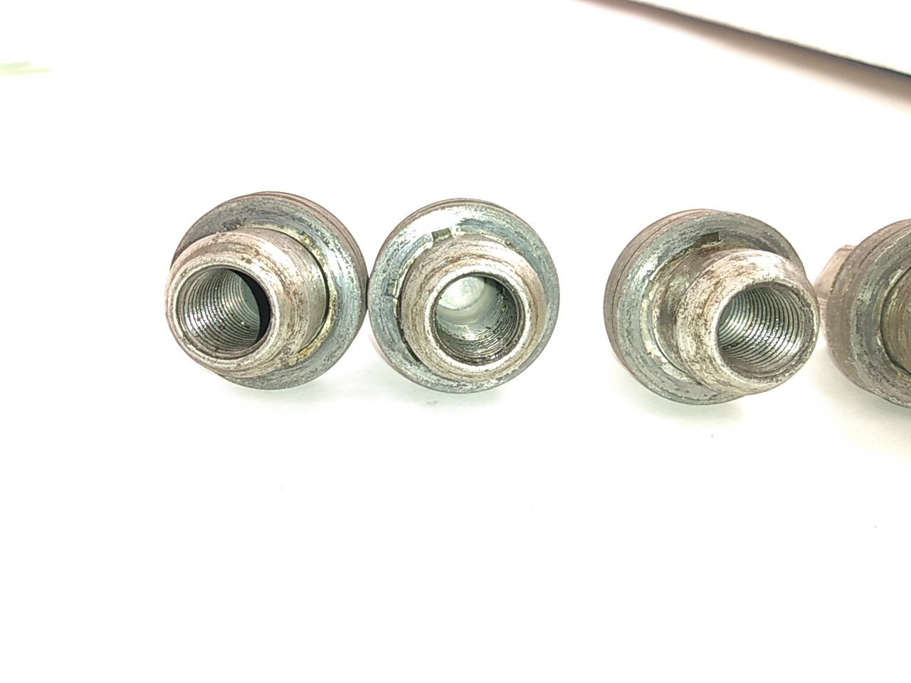 Land Rover LR3 Lug Nut Set