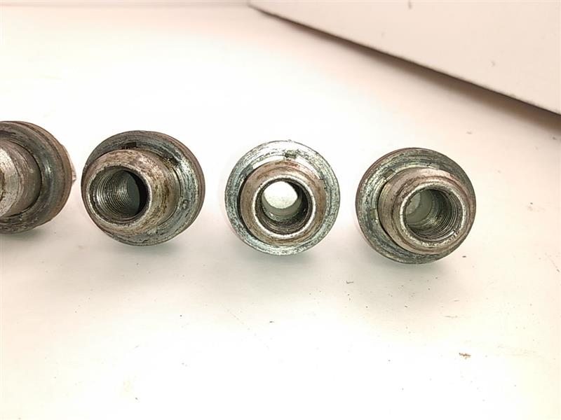 Land Rover LR3 Lug Nut Set