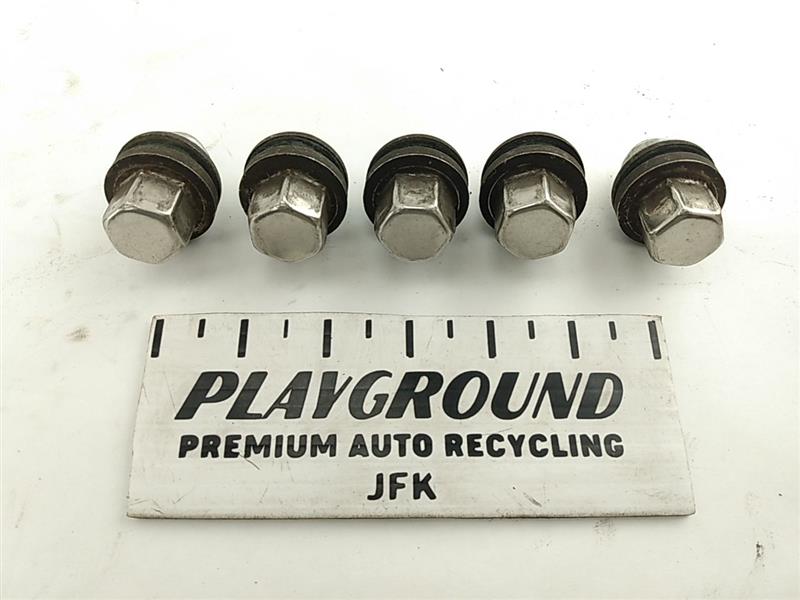 Land Rover LR3 Lug Nut Set