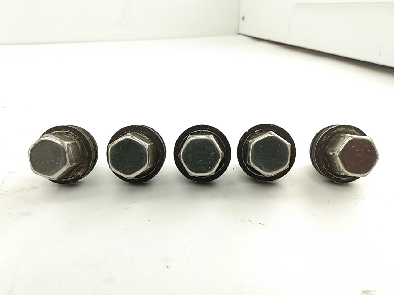 Land Rover LR3 Lug Nut Set