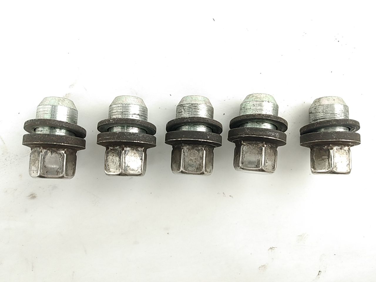 Land Rover LR3 Lug Nut Set