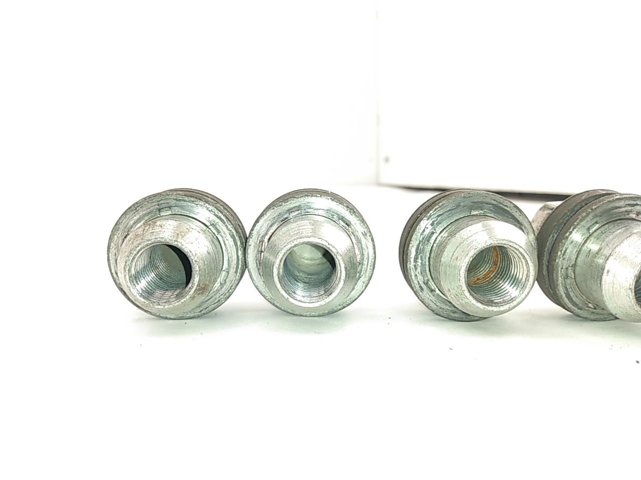 Land Rover LR3 Lug Nut Set