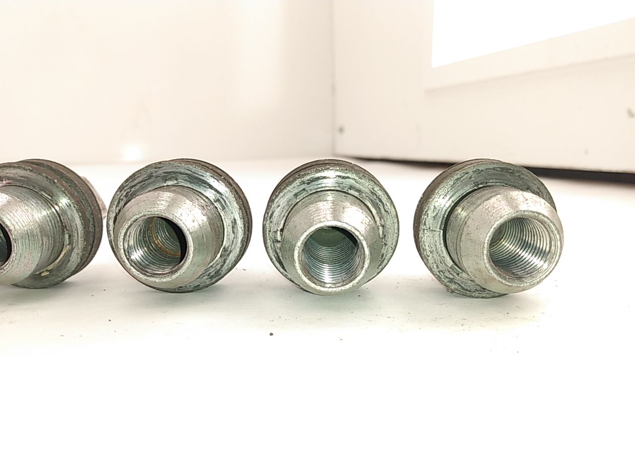 Land Rover LR3 Lug Nut Set