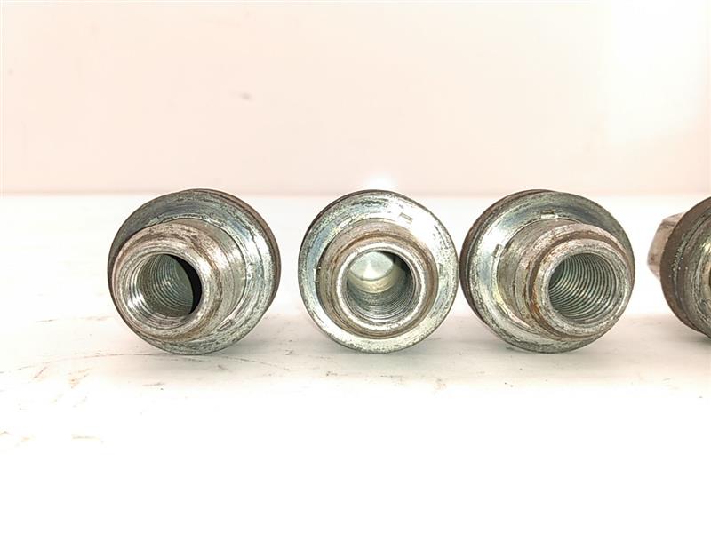 Land Rover LR3 Lug Nut Set