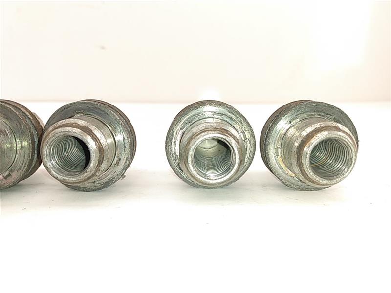 Land Rover LR3 Lug Nut Set