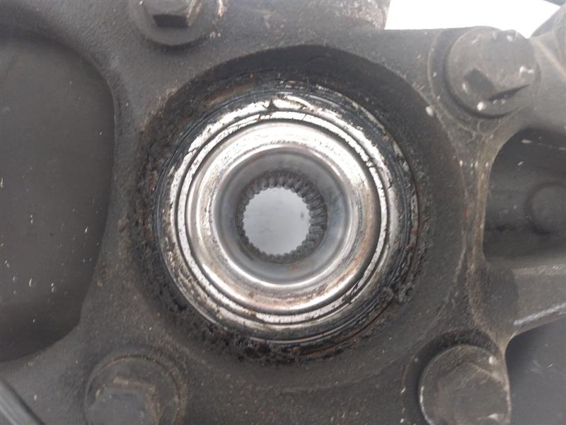 Land Rover LR3 Front Left Knuckle Hub Assembly