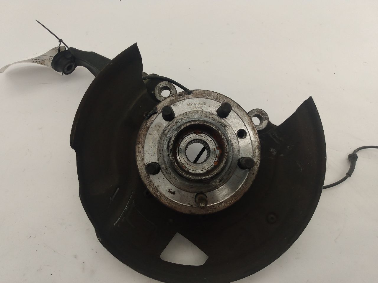 Land Rover LR3 Front Left Knuckle Hub Assembly